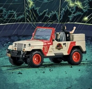 SDCC 2023 MATTEL EXKLUSIVE JURASSIC PARK JEEP WRANGLER HEISSRÄDER - In der Hand - Bild 1 von 4