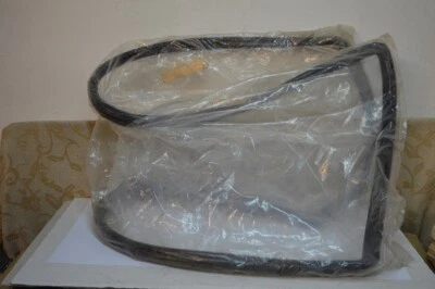 NOS OEM TOYOTA トヨタ CORONA MK2 MKII RX12 DX MX12 FRONT WINDSHIELD WINDOW RUBBER - Image 1 of 2