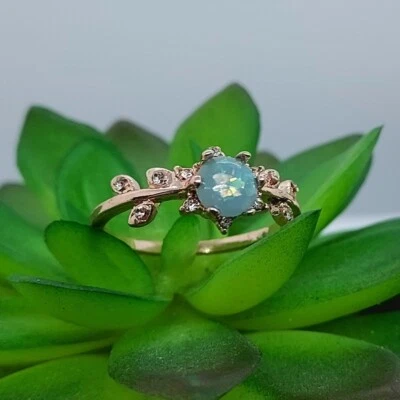 Обручальные кольца из розового золота с голубым искусственным опалом овальной огранки размер 8,5 - Изображение 1 из 4