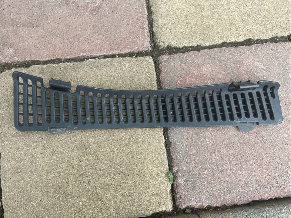 Dodge Magnum, Charger, & Chrysler 300 Cabin Air Filter Box Cover Grille OEM - Image 1 of 4