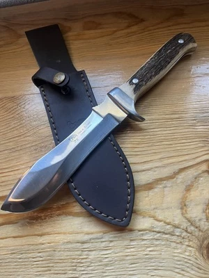 Cuchillo de hoja fija alemán de acero inoxidable Hen & Rooster HR 4902 con funda ciervo Foto 1 de 4