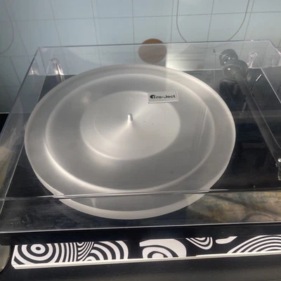 Project Debut Carbon  special edition record player  Black,  - Image 1 of 4