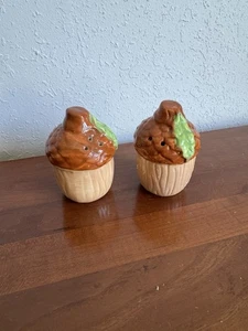 FALL DECORATIVE ACORNS Ceramic Salt & Pepper Shaker Set Brown & Green Leaf 3" - Picture 1 of 3