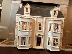 Dolls House with Electric Lights , completely furnished - Picture 1 of 15