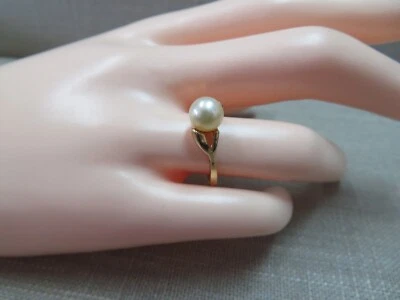 10K Solid Y. Gold Pearl Ring  SZ 8 - 2.11 Grams - Image 1 of 4