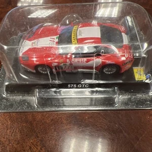 Mini coche 1/64 575 GTC #11 (Rojo x Blanco) "Ferrari Racing Minicar Collection - Imagen 1 de 3