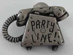 Party Line Retro 80er 90er Festnetztelefon Zinn Anstecknadel - Bild 1 von 3