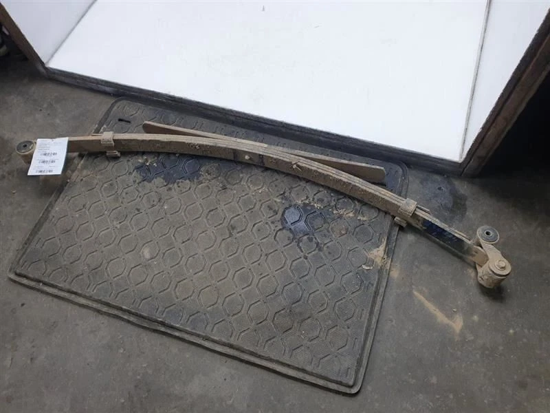 2003 TOYOTA TUNDRA SR5 EXT CAB 3.4L 2WD AT DRIVER REAR LEAF SPRING ASSEMBLY  Foto 1 de 4