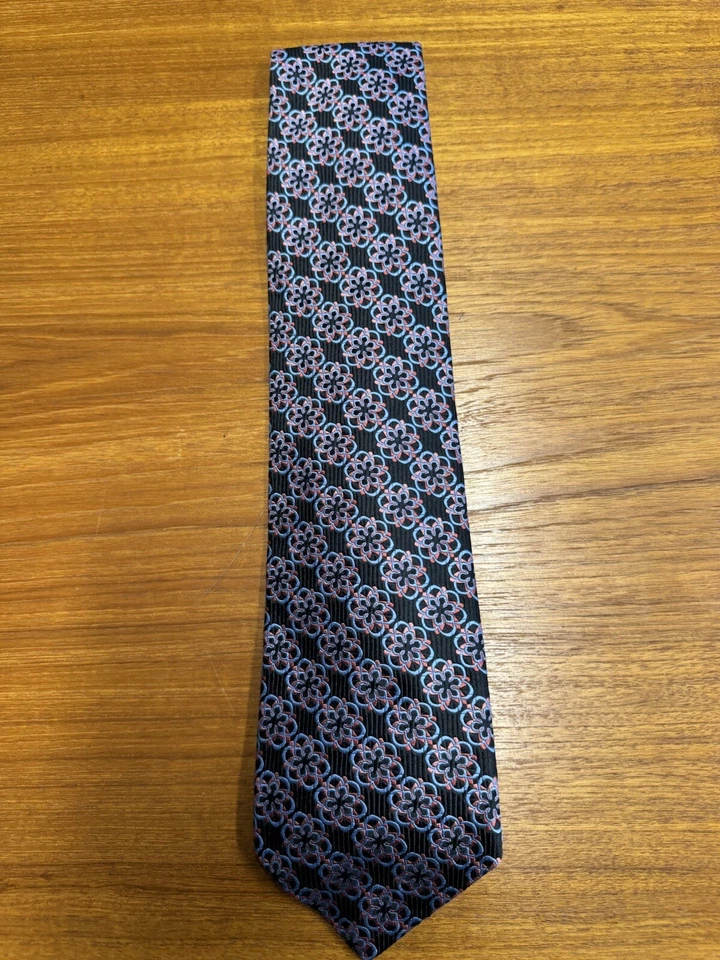 Corbata de seda XMI. Negro con floral azul y rosado. "59"" x 3,825""" Foto 1 de 3
