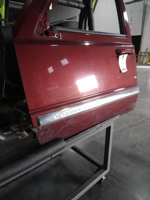 Used Front Left Door Assembly Front fits: 2007 Jeep Commander Front Left Grade C - Image 1 of 4