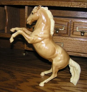 VINTAGE GLOSSY BREYER KING FIGHTING STALLION PALOMINO - Picture 1 of 11