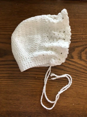 Gorro vintage hecho a mano de ganchillo blanco para bebés niñas Foto 1 de 4