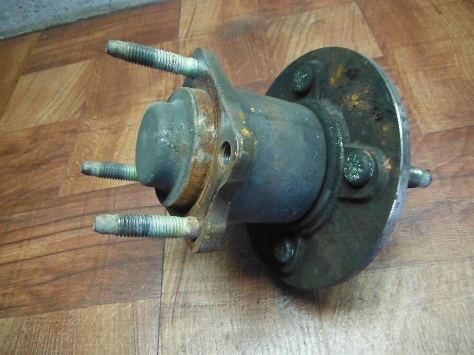 05-10 BUJE TRASERO DERECHO CHEVROLET COBALT PONTIAC G5 SAURN ION SIN ABS Foto 1 de 4