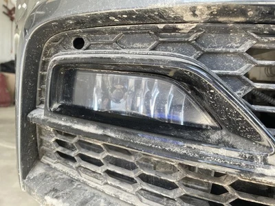 Luz de conducción usada se adapta a: Audi A5 2017 conducción antiniebla SDN parachoques montado con aplicación de línea S Foto 1 de 4