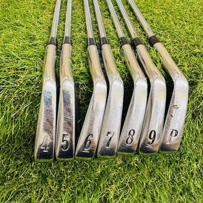 Titleist 690.CB Iron Set 4-PW 7pcs Dynamic Gold S300 Stiff RH Japan Golf Club - Image 1 of 4