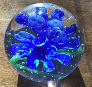 GORGEOUS DESIGNS CHINA ART GLASS BLUE FLOWER ROUND 3”PAPERWEIGHT - Picture 1 of 5