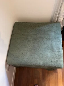Pouf cubo letto di qualità tappezzeria verde salvia - Foto 1 di 4