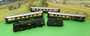 Hornby Merchant Navy Class Loco BIBBY LINE DCC Ready & 3 Pullman Coaches R1062 - Picture 1 of 10