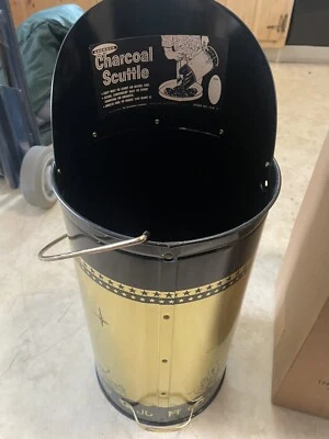 Carro vintage Androck carbón carbón carbón Scuttle NUEVO EN CAJA Western dorado negro 1963 Foto 1 de 4