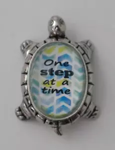 Q4 ONE STEP AT A TIME LUCKY LITTLE TURTLE inspirierende Botschaft FIGUR Ganz - Bild 1 von 10
