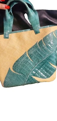Bolso de Mano $1150 Nancy Gonzalez Mujer Beige Borde de Cocodrilo Erica Hoja Mediana Foto 1 de 4