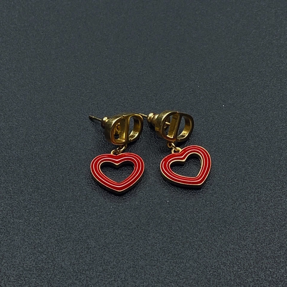 Pendientes colgantes Christian Dior esmalte rojo corazón logotipo CD Foto 1 de 4