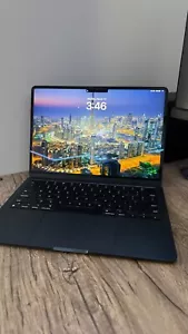 Apple MacBook Air 13-inch 2022 M2 / 8GB RAM / 256GB SSD / 8-Core GPU / Midnight - Picture 1 of 12