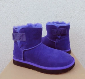 UGG VIOLET NIGHT MINI BAILEY LOGO STRAP SUEDE/ WOOL BOOTS, US 7/ EUR 38 ~NEW - Picture 1 of 5