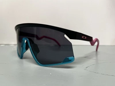 GAFAS DE SOL OAKLEY BXTR BÁLSAMO MATE NEGRO AZUL ROSA PRIZM GRIS OO9280-0539 Foto 1 de 4