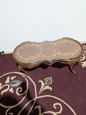 Mesa de centro francesa vintage años 30 con forma ovalada Foto 1 de 4