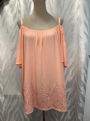 Nuevo con etiquetas Top Boho Torrid Melocotón Bordado Hombro Frío Talla Grande 3X Foto 1 de 4