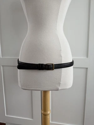 "Cinturón de cuero Coach negro para mujer con herrajes dorados 41"" de largo" Foto 1 de 4