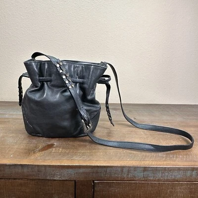 Bolso Bandolera Bolso Cubo Frye & Co. Dallas Cuero Negro Cordón Tachonado Cartera Foto 1 de 4