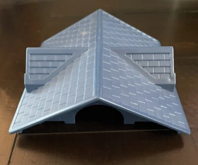 Lincoln Logs M-7328-2 (M-6546) Blue Peaked Roof Hasbro 1998 Replacement Part - Image 1 of 4