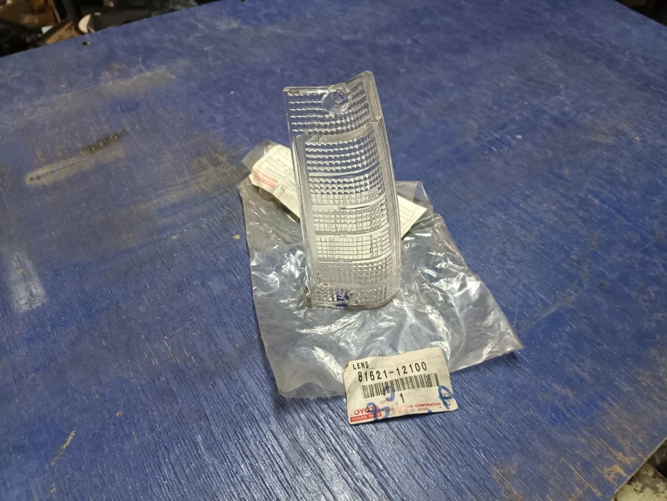 LÁMPARA HOLGURA DELANTERA IZQUIERDA TOYOTA COROLLA KE70 MEW GENIUNE 81621-12100 Foto 1 de 3