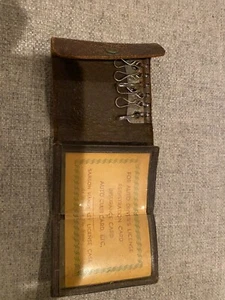 Dos llaveros vintage y un monedero vintage. - Imagen 1 de 11