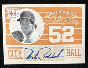 2013 Panini Hometown Heroes City Hall Firme Mike Boddicker #CHMB Auto - Foto 1 di 2