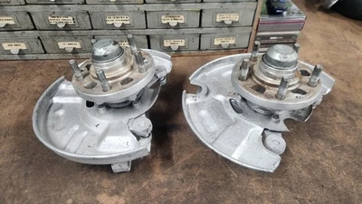 86-91 Mazda Turbo 2 Rx7 Spindles/Hubs 5 Lug Pair  - Image 1 of 3