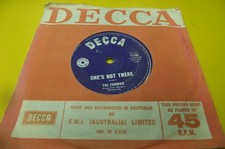 australian pressed 7 inch single   the zombies shes not there decca photo soon
