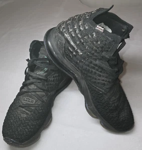 Scarpe da basket Nike LeBron 17 Global Currency da uomo taglia 9,5 BQ3177-001 nere - Foto 1 di 22