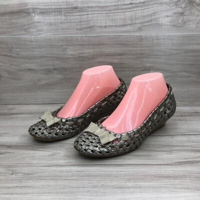 Zapatos sin cordones Cole Haan de tacón de cuña para mujer 7,5B metálicos plateados de cuero tejido Foto 1 de 4