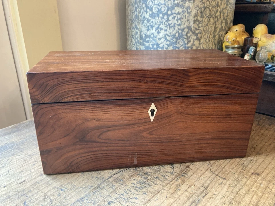 ANTIGUA Caja de Carrito de Té con Escudo de Hueso Bonito Grano de Madera Foto 1 de 4