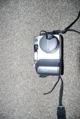 OLYMPUS CAMEDIA DIGITAL CAMERA C-4000 ZOOM USB AUTO CONNECT VINTAGE CHARM CAMERA - Image 1 of 4