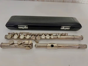 YAMAHA YFL-23 Flauto seconda mano STRUMENTO NICHEL ARGENTO con custodia Buono - Foto 1 di 4