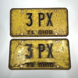 Coppia Targhe Vintage Ohio 1971 Giallo 3 PX Automobilia Veicolo Auto Metallo - Foto 1 di 9