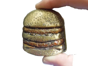 FIBBIA CINTURA VINTAGE McDONALDS 1975 EDIZIONE LIMITATA BIG MAC HAMBURGER OTTONE NR MT - Foto 1 di 8