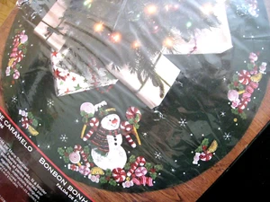 Christmas BUCILLA Felt Applique Holiday TREE SKIRT Kit,CANDY SNOWMAN,86307,43" - Picture 1 of 8