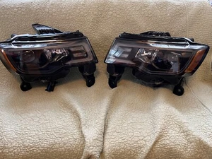 ANZO 111418 for 2017-2022 Jeep Grand Cherokee Projector Headlights - NEW IN BOX - Picture 1 of 9