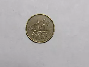 Kuwait Coin - 2001 5 Fils - Circulated, spots, scratches, rim dings - Picture 1 of 2