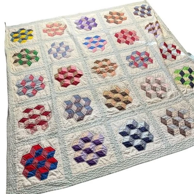 Vintage handmade patchwork quilt bumble bee block pattern cottagecore STUNNING - Image 1 of 4